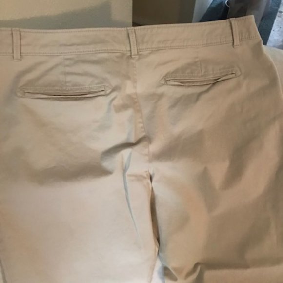 Banana Republic Cream Ankle Pants - Picture 3 of 4